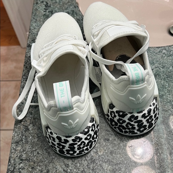 Adidas Women's Cream Sneakers with Black Pattern - Picture 3 of 3
